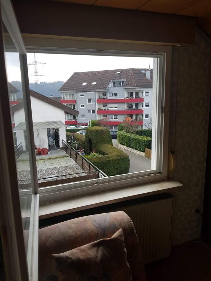 Sonnige ruhige Dachzimmer inkl WIFI plus Kaffee mit WG Dusche und neuer Küche Lörrach Exterior foto